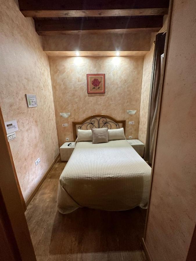 Hostal Segovia Adults Only Екстериор снимка
